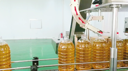 【客戶現(xiàn)場實拍】自動理蓋上蓋機(jī)工作現(xiàn)場